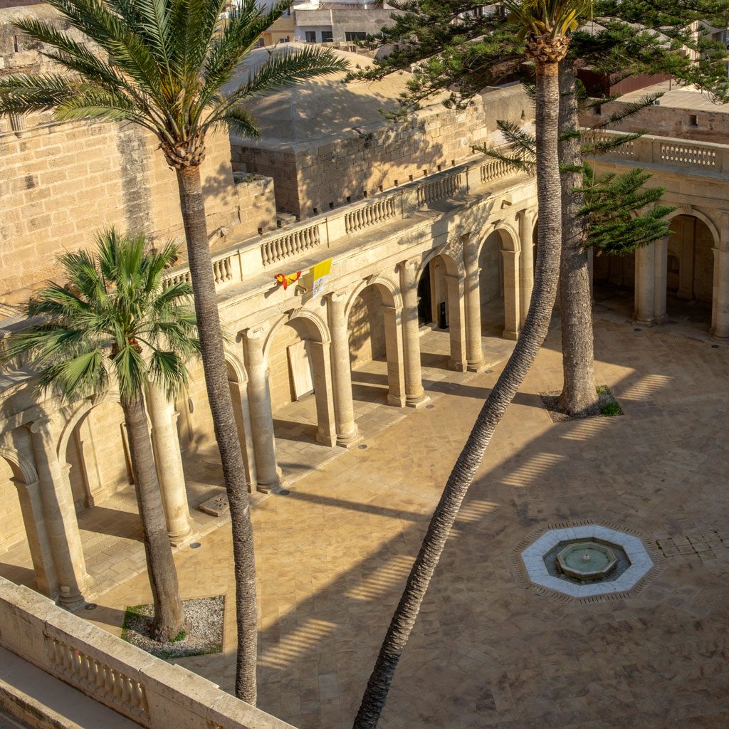 claustro-catedral-de-almeria (1)